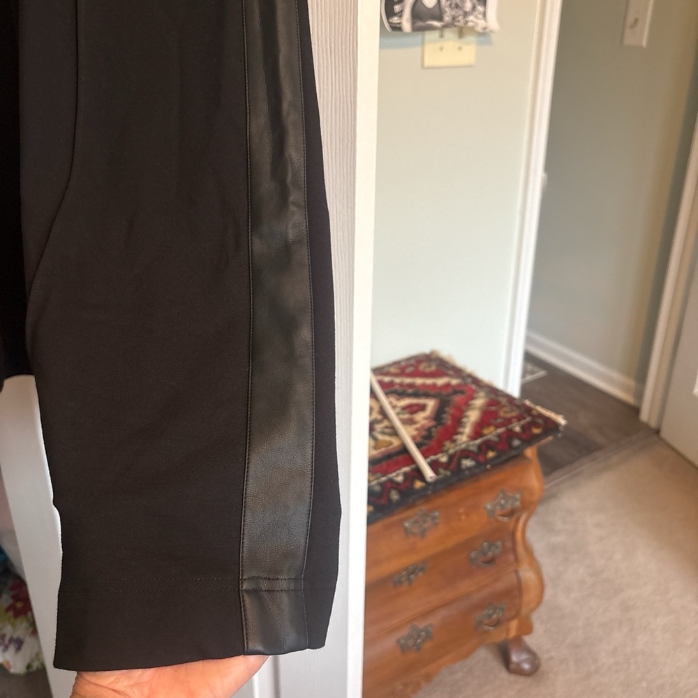 High-Rise Black Wide-Leg Pants for Women - Picture 3 of 6